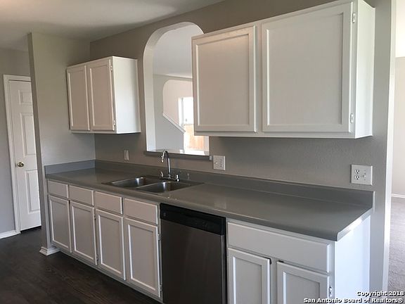 2nd image of 6818 Grapevine Lk