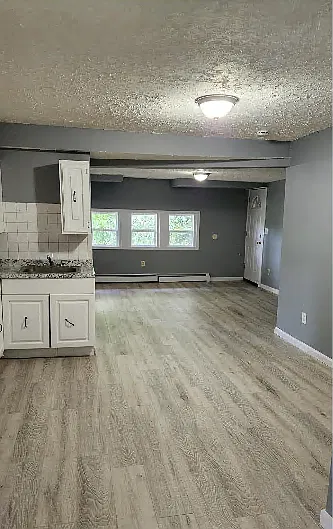3 bed, $2,200 — Photo 2