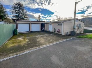 323 Pleasant Ave, Roseburg, OR 97470
