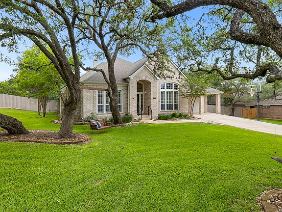 2nd image of 8511 Monument Oak