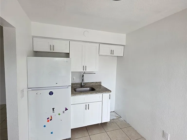 2452 Stella St #105 — Photo 7