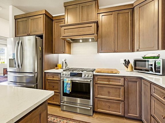 5th image of 3847 Wyoming Ln
