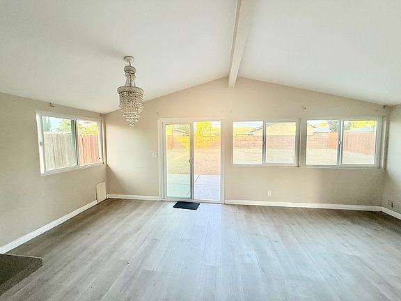 3rd image of 38714 Lilacview Ave