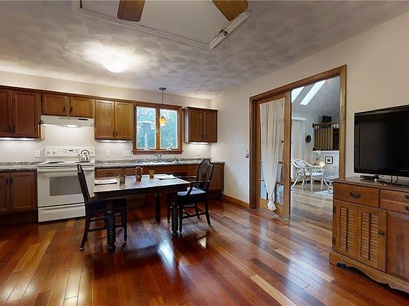 5th image of 121 Briarwood Dr