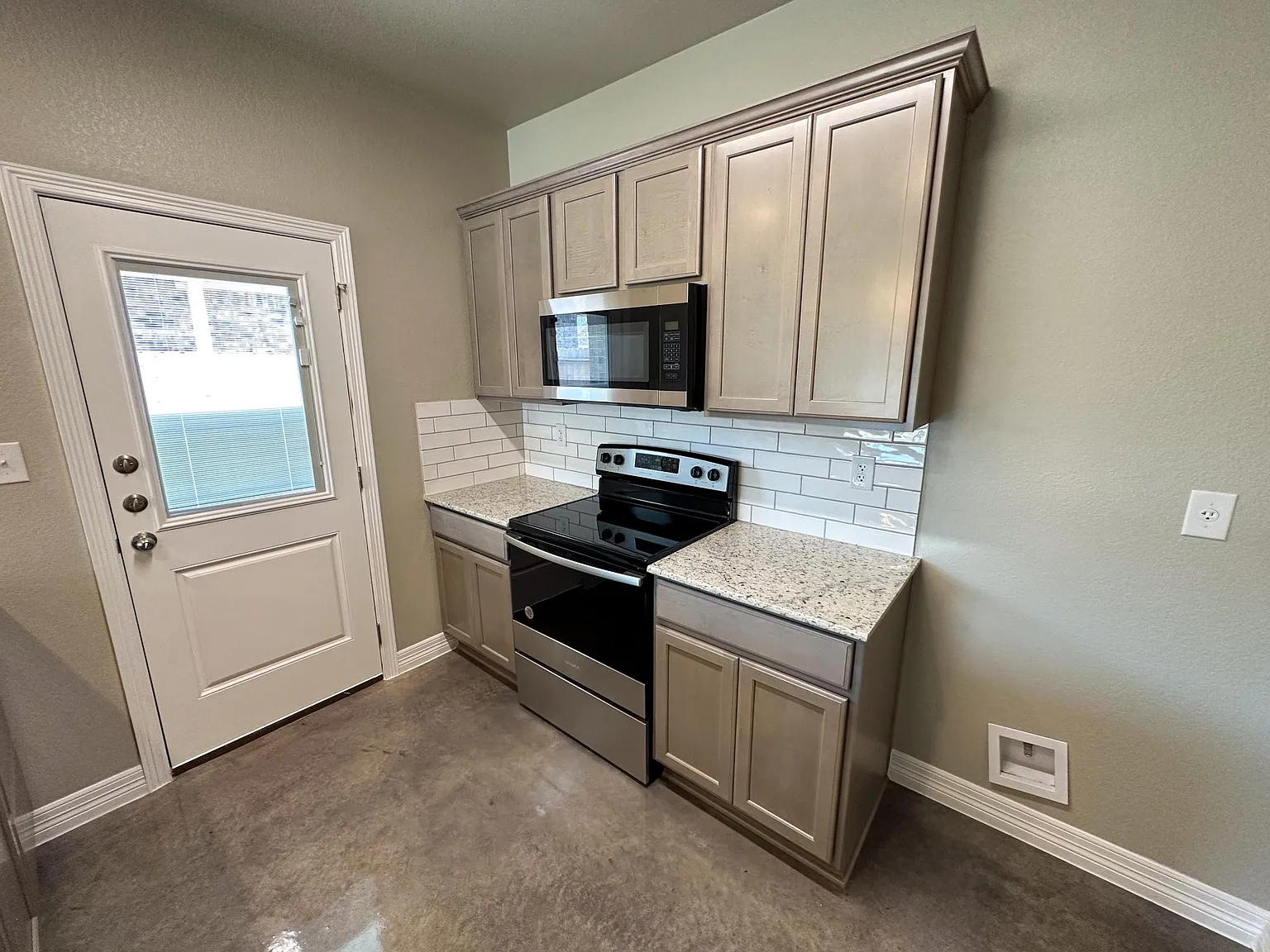 3 bed, 1332 sqft, $1,350 — Photo 2