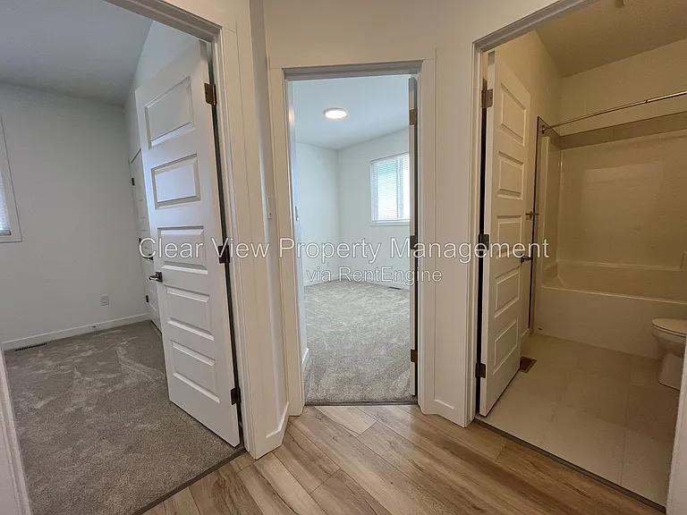 319 Aquitania Blvd W #UPPER LEVEL — Photo 11