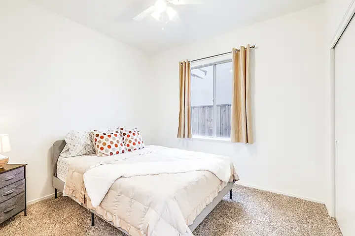 708 Champagne Ct — Photo 15