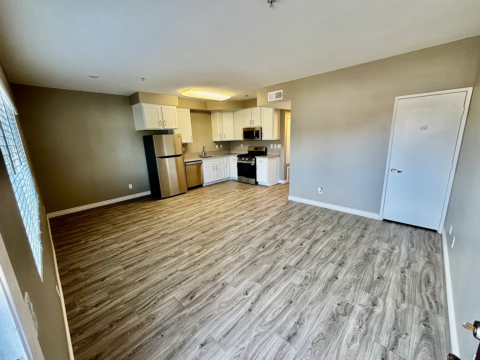 2 bed, 813 sqft, $2,695 — Photo 2