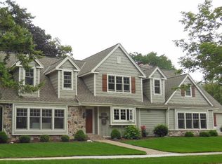 307 Maple Ter, Oconomowoc, WI 53066