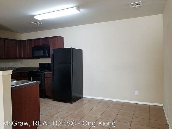 3rd image of 3509 E Gillette St