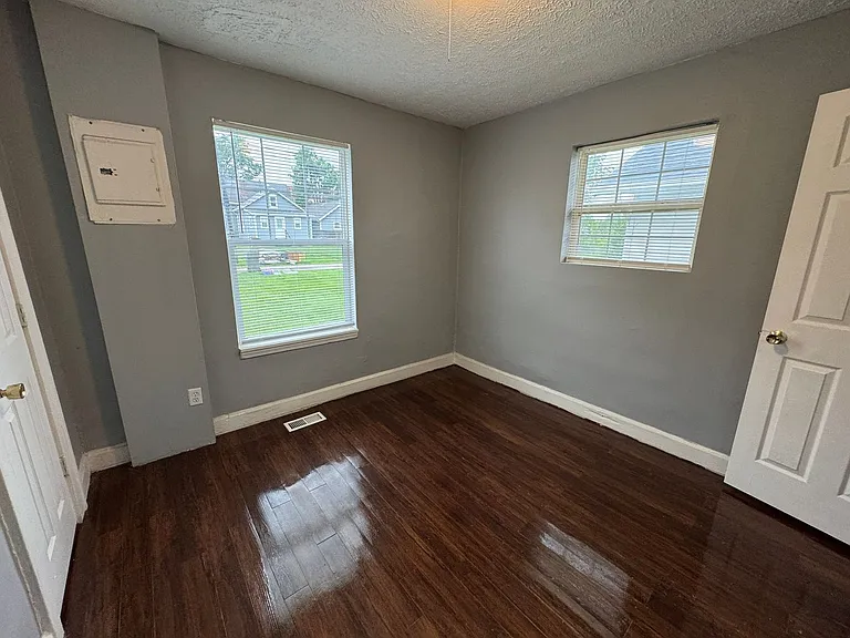 1409 E Tabor St — Photo 18