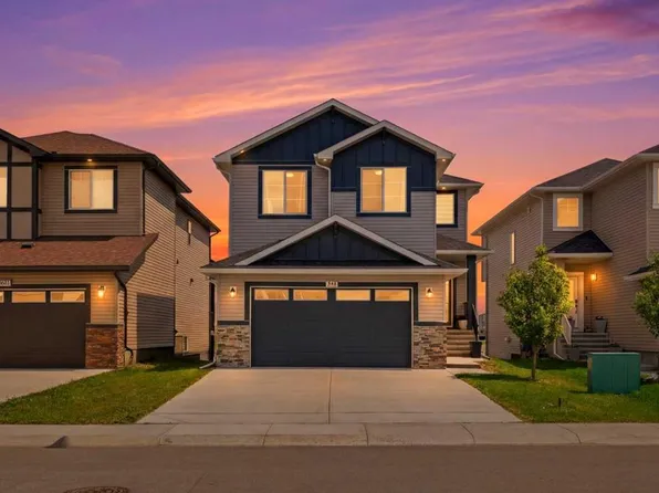 838 W Edgefield St, Strathmore, AB T1P 0E9