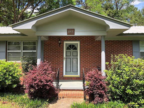 2nd image of 1001 Elm Ave