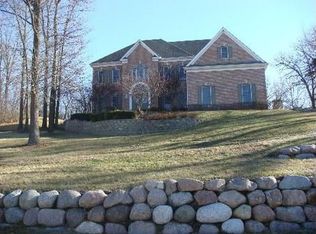 905 Bridle Ln, Cary, IL 60013