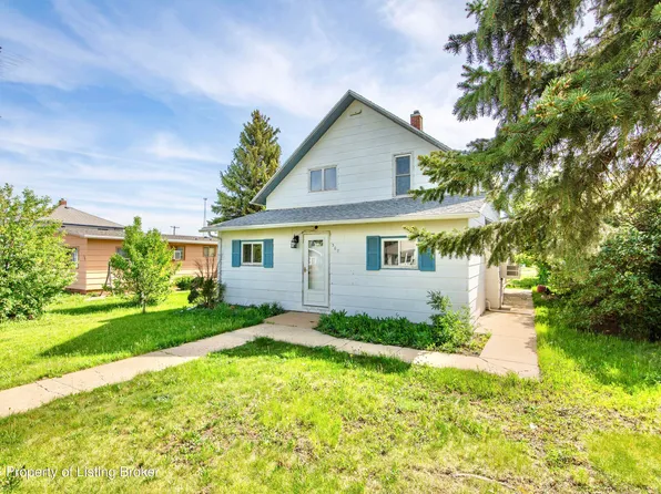 307 Dakota Ave, Mott, ND 58646