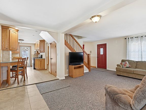 4th image of 239 Thompson Hill Rd