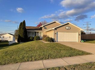 5474 Rockingham Dr, Loves Park, IL 61111