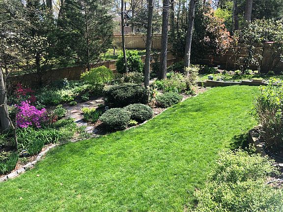4th image of 8806 Lynnhurst Dr