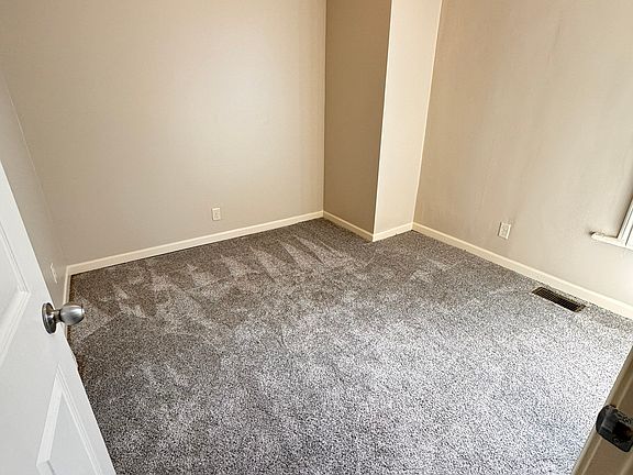 5th image of 925 S 14th St APT 1