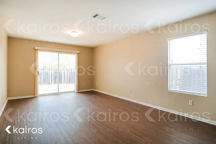 3 bed, 2.0 bath, 1363 sqft, $1,425 — Photo 3