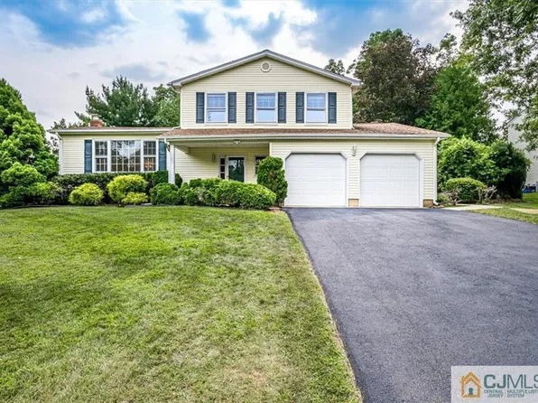 26 Snowdrift Dr, Piscataway, NJ 08854