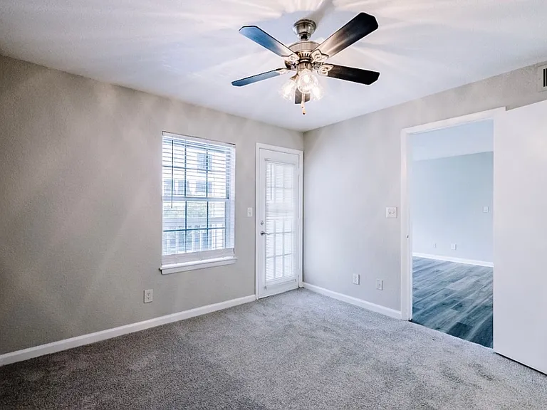 Live Easy. Live Elevated. Live 2100 Defoors. — Photo 147
