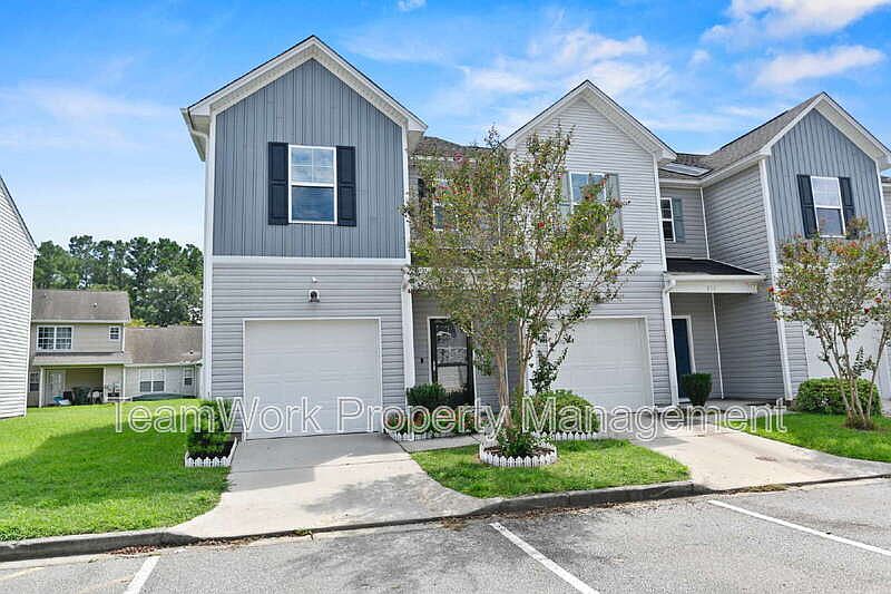 1st image of 526 Truman Dr