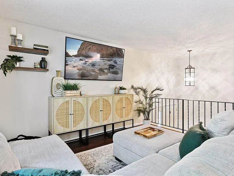 1042 Pontiac Ln #1042 — Photo 3