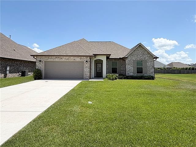 1st image of 204 Cypress Bnd