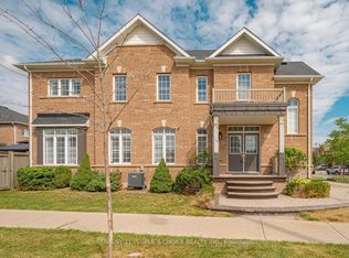 359 Robert Parkinson Dr, Brampton, ON L7A 4C4