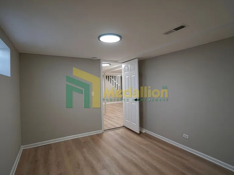 9858 S Drexel Ave — Photo 15