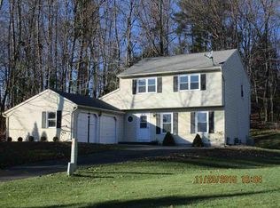 8 Equinox Ct, Clifton Park, NY 12065