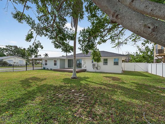 4th image of 1839 Saint George Dr