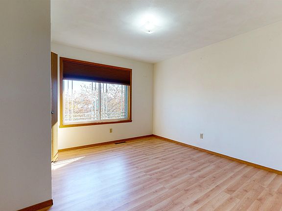 2nd image of 308 Karls Ct