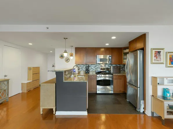 700 Grove Street image 8 of 39