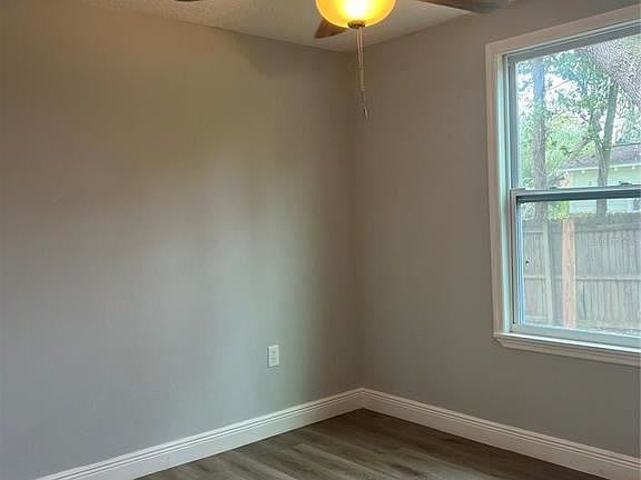 4th image of 1913 E Poinsettia Ave