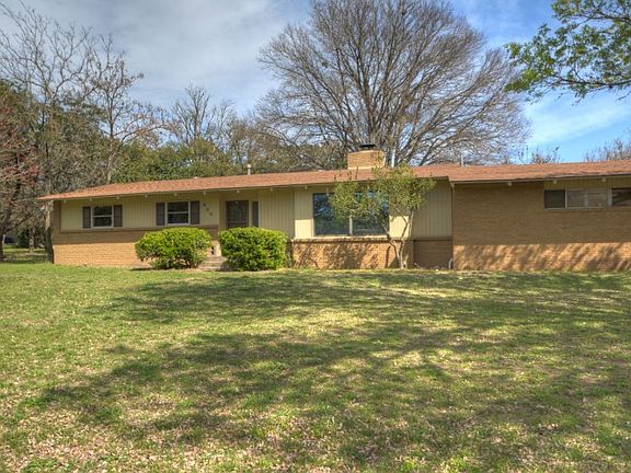 2nd image of 409 East Ln