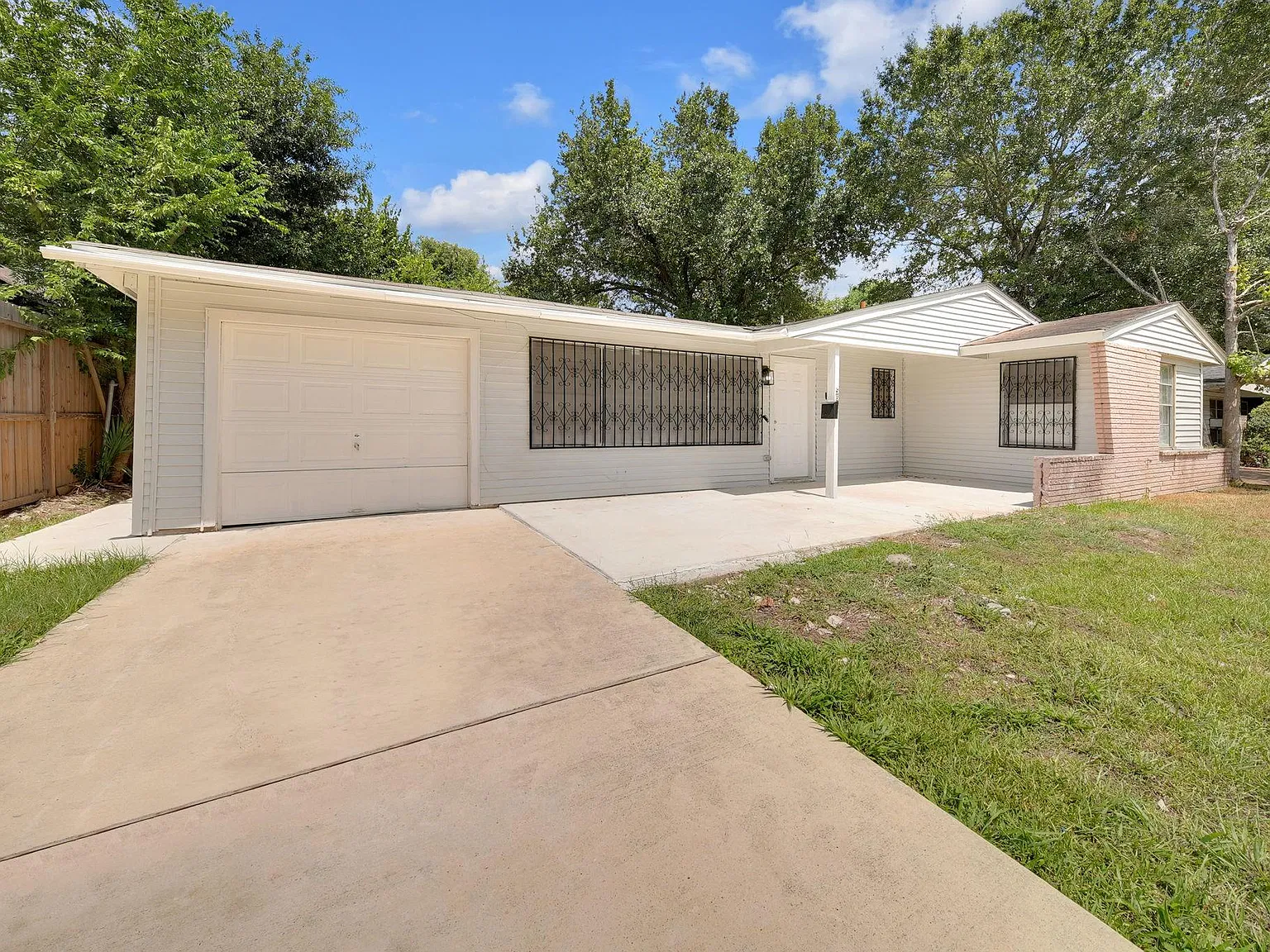 3 bed, 2.0 bath, 1212 sqft, $1,850 — Photo 2