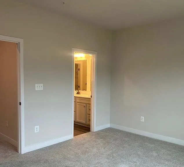 168 Bethlehem Pl — Photo 9