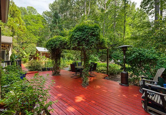 5th image of 818 Lake Forest Dr