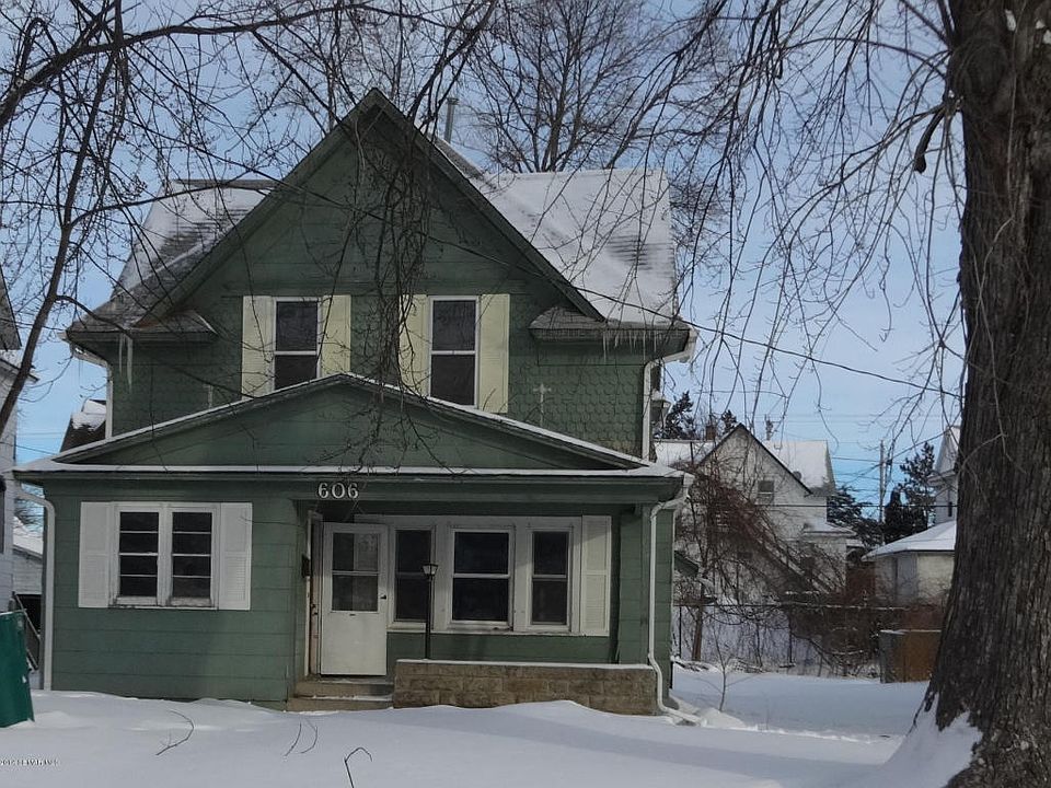 2nd image of 606 Water St