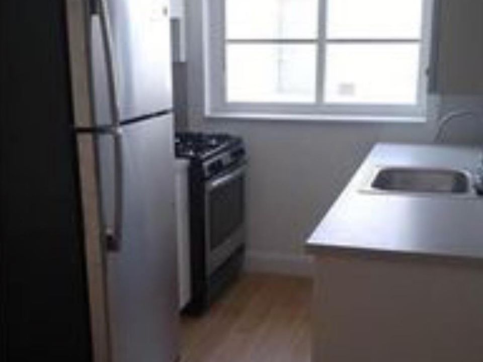 2nd image of 818 Pennsylvania Ave APT 4B