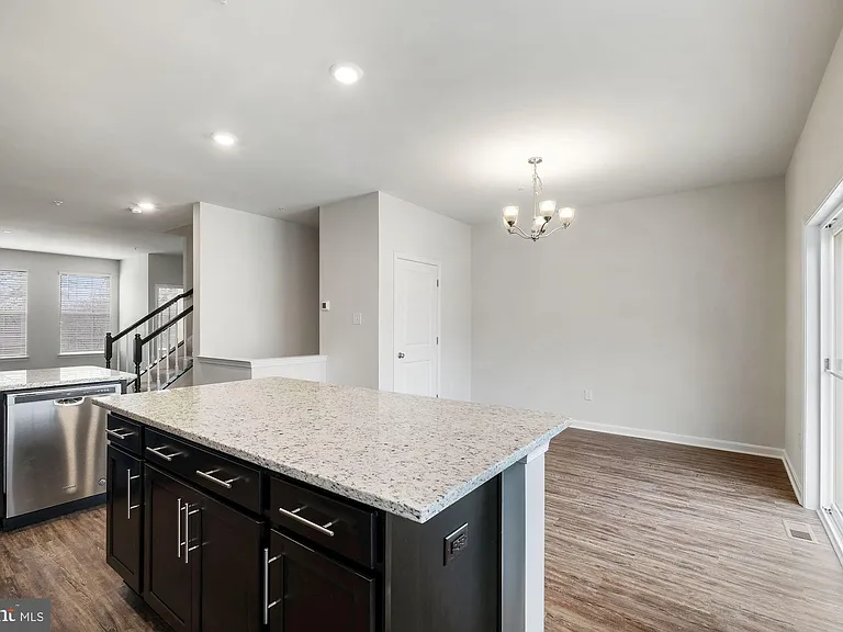 5131 Constitution St — Photo 7