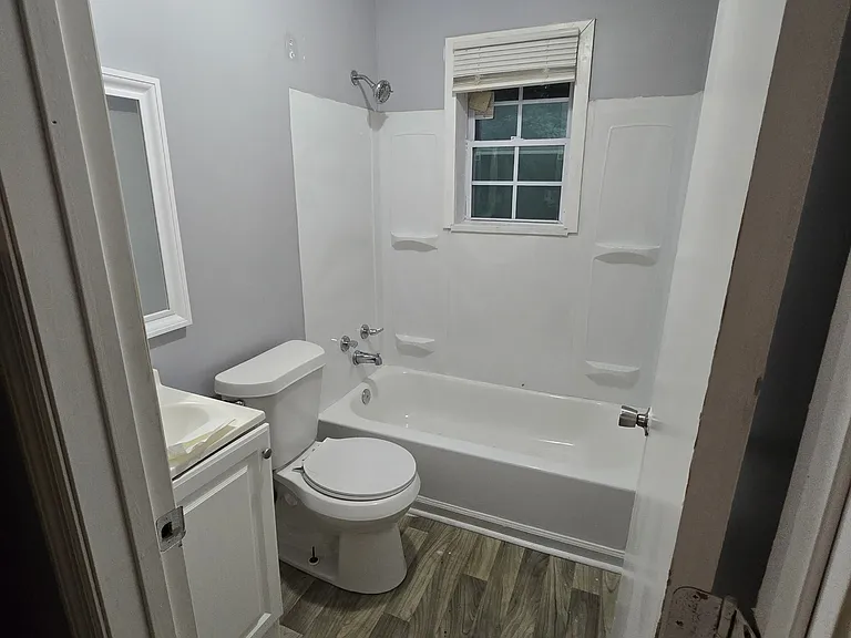 1215 Woolfolk St — Photo 3