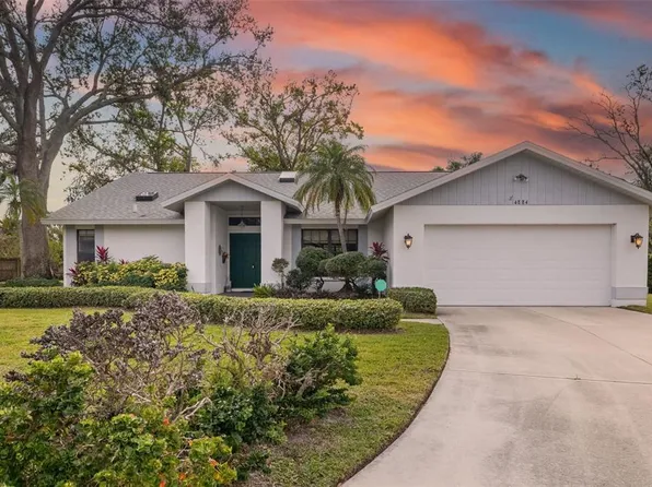 4884 Huntleigh Dr, Sarasota, FL 34233