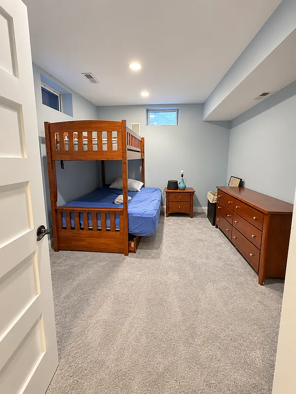 6 bed, 5.5 bath, 7851 sqft, $2,200 — Photo 3