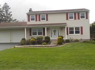 1451 Windsor Cir, Farmington, NY 14425