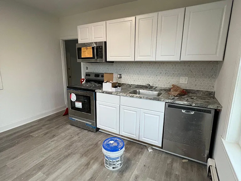 1216 Linwood Ave #2 — Photo 3