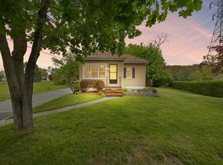 86 Hart St, Taunton, MA 02780
