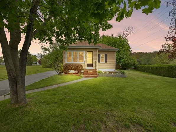 86 Hart St, Taunton, MA 02780